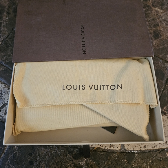 Louis Vuitton Vintage Red Sarah vernis wallet with box and dustbag - Picture 2 of 13